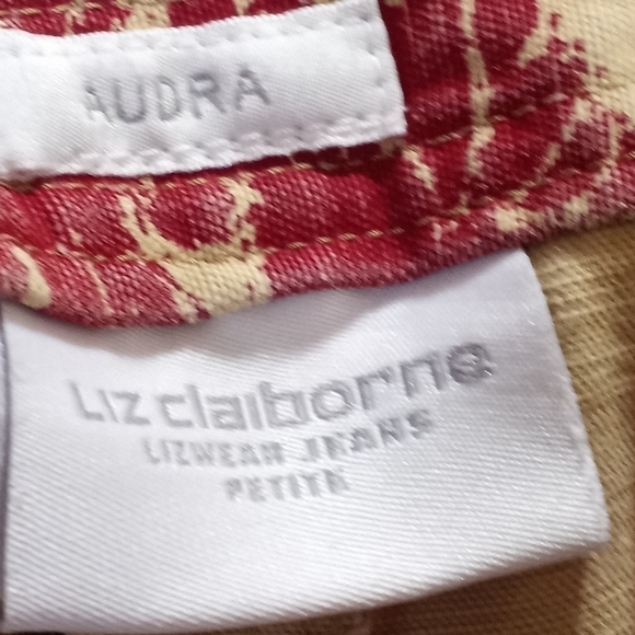 Liz Clairborne Capris Red and Tan  Print Capris Pants Size 10P These run small. - Picture 3 of 6